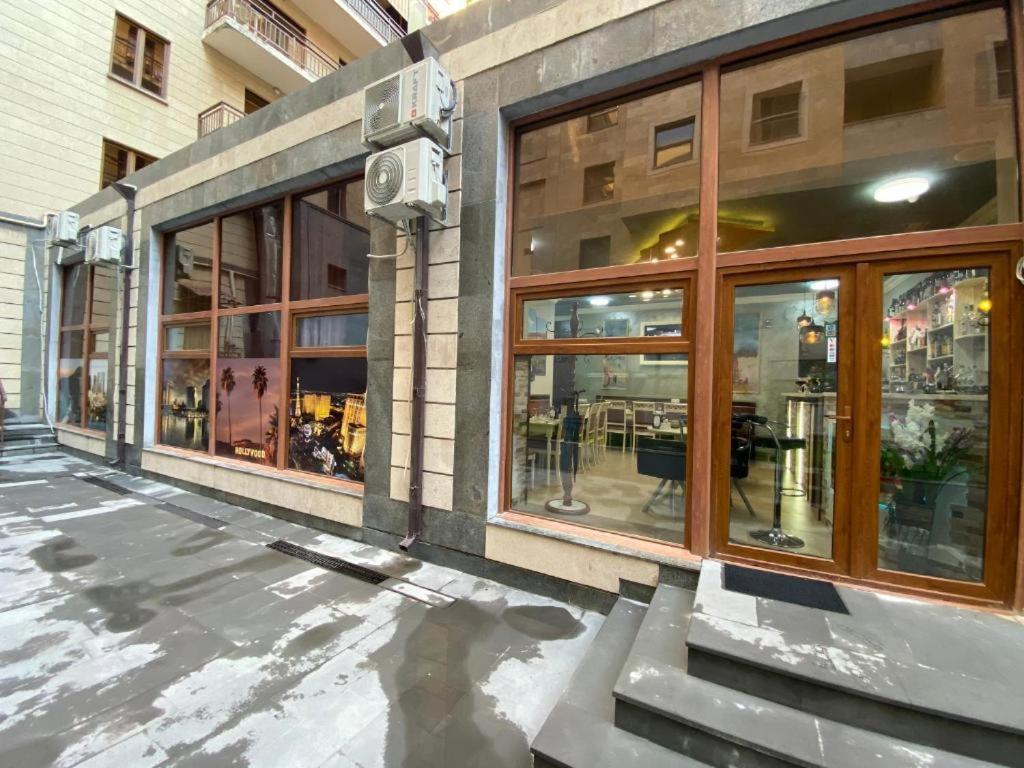 California Boutique Hotel Yerevan Bagian luar foto