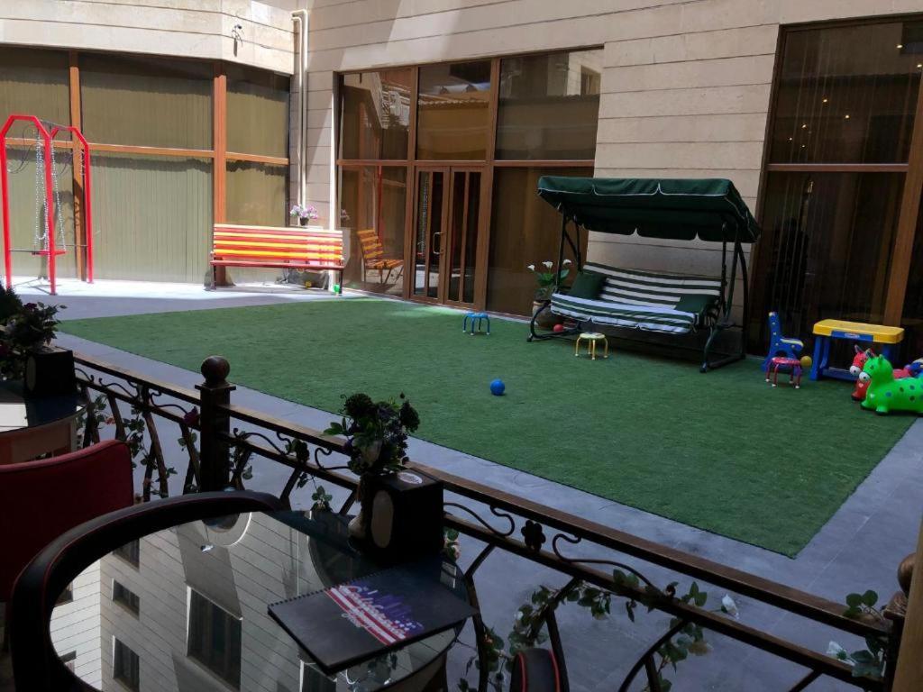 California Boutique Hotel Yerevan Bagian luar foto
