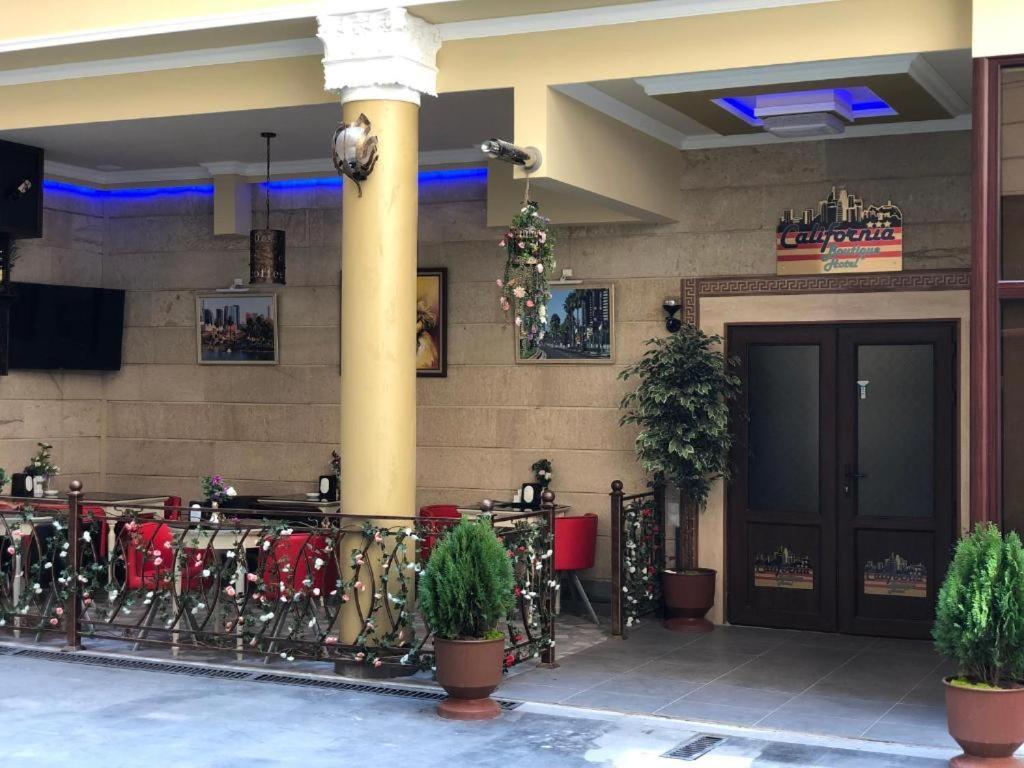 California Boutique Hotel Yerevan Bagian luar foto